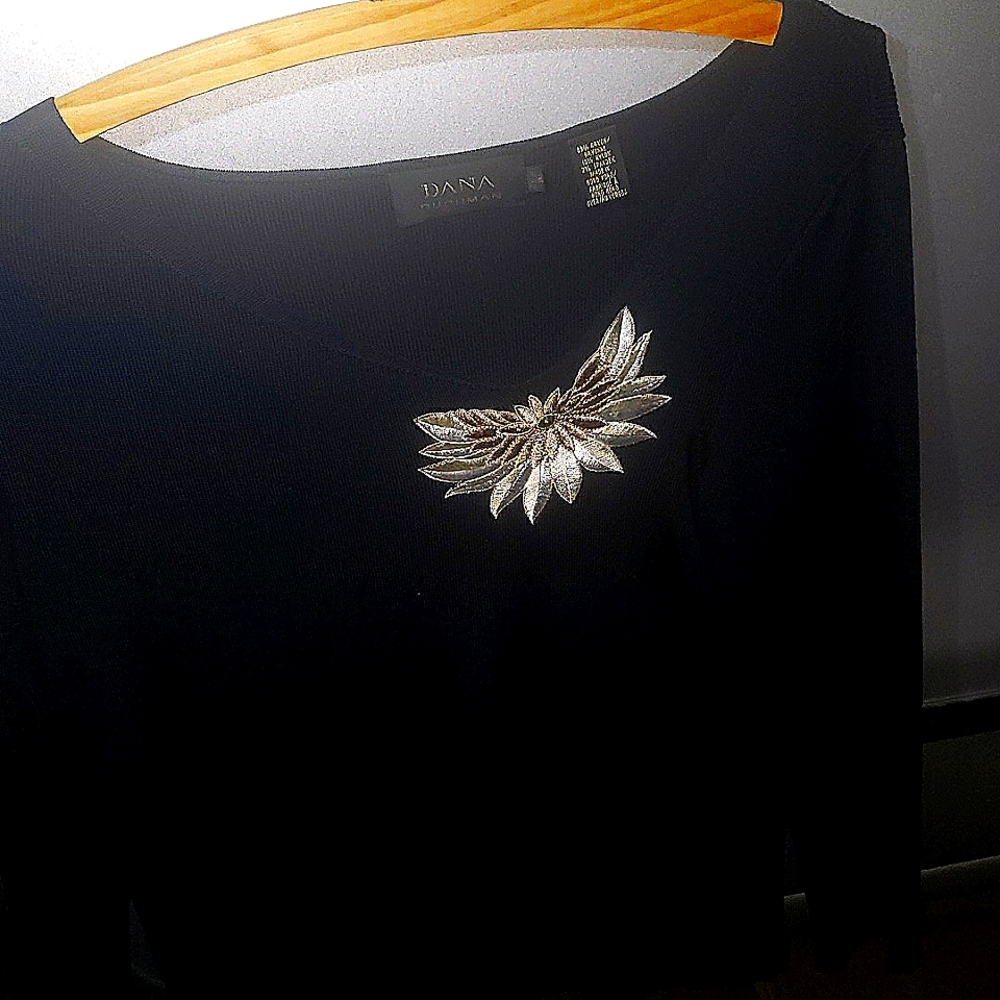 Dana Buchman Rayon embroidered long sleeve breathable sweater